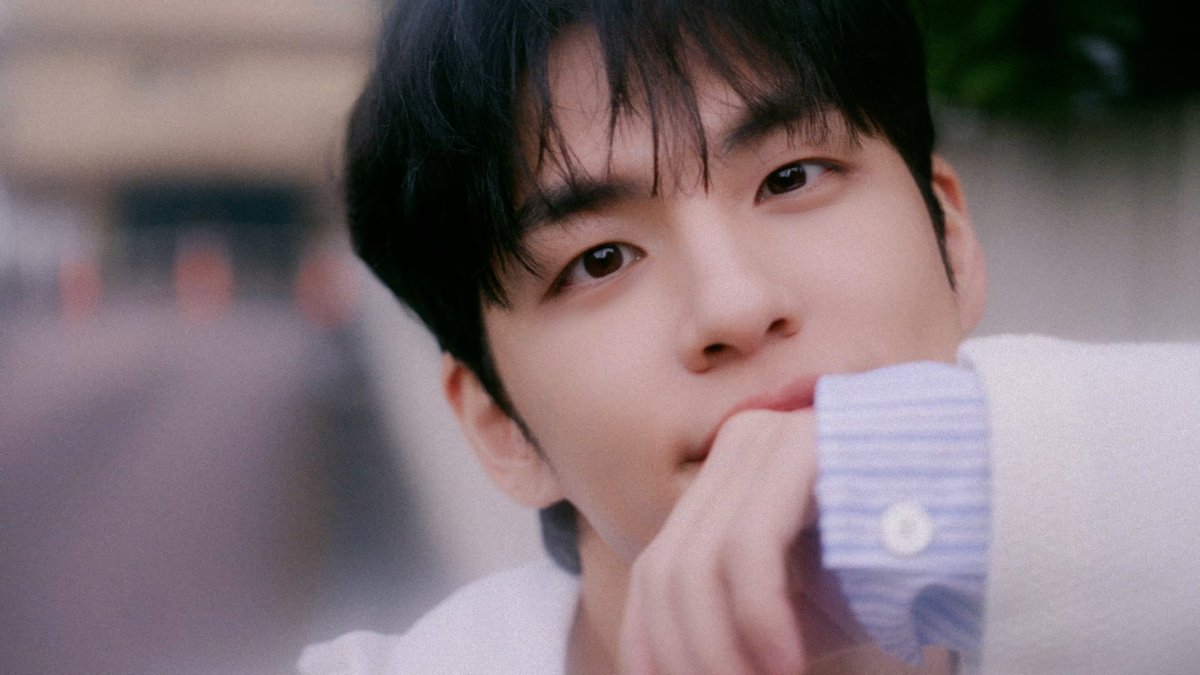 [DICON] 악보에 새긴 이야기 #원필

원필은 지금도 여전히 ‘좋은 음악’에 대해 고민합니다. 고뇌의 시간을 거치며, 자신의 스토리를 써내려가고 있죠. 완결이 없을, 그의 이야기를 전합니다.

🔗youtu.be/4LgVWQirv18

VIDEOGRAPHER 조준구
EDITOR 박혜진 정태윤
DIGITAL EDITOR 김수인
VISUAL