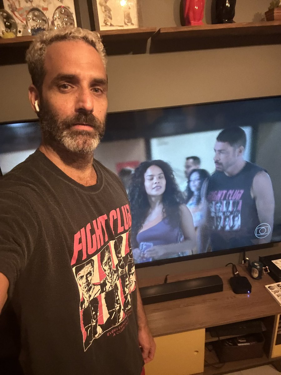 rodsdigo's tweet photo. @rickbitch Vesti a camisa para. Remake kkkk https://t.co/c9iK9CtzQx