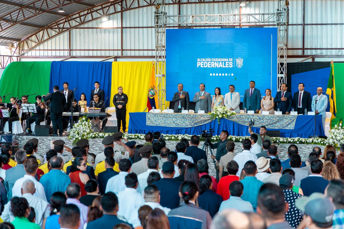 Leoorlandoa's tweet photo. Conmemoramos a Pedernales y su gente trabajadora con grandes noticias en su aniversario 33 de cantonización, donde hemos firmado:

✅El convenio de cogestión de obras entre @PrefecturManabi y @GADMPedernales para la rehabilitación de varias vías, por un monto que supera los $1.5 millones de dólares. 
✅El acta de compromiso entre ambas instituciones para la segunda fase del proyecto cultural Manabí te cuenta una historia, para nuestros niños, niñas y adolescentes de Pedernales.
✅ Y muy pronto entregaremos el puente de hormigón armado sobre el río Coaque en el sitio Cañaveral del Naranjo y La Pimienta, para unir más vidas y conectar a más comunidades. 

¡Qué viva Pedernales!

#ManabiNoSeDetiene