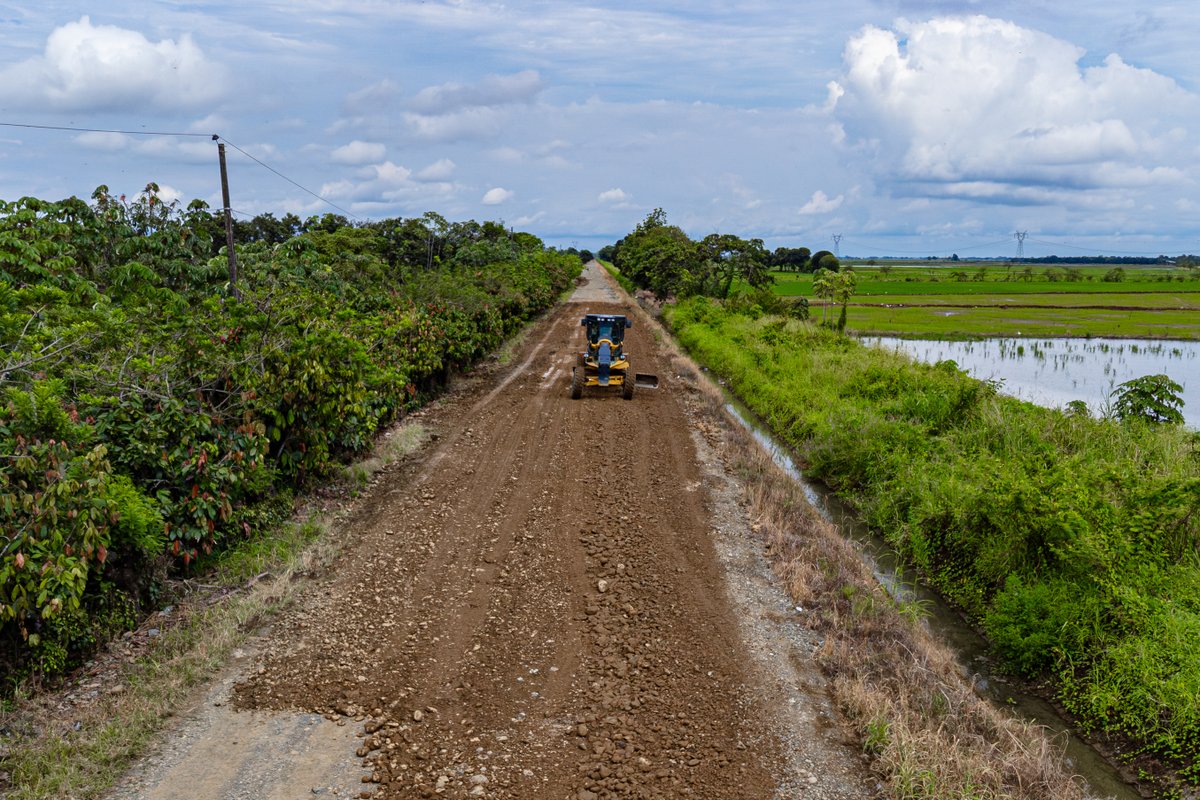 alcaldiabbhy's tweet image. Realizamos trabajos de #Relastrado y #Compactación en el sector Valle Verde, #ParroquiaFebresCordero. Mejorando así la vía que une a otros puntos como: #LaGuaija y #Cedegé. 

#AlcaldíaCiudadanaDeBabahoyo
#ObrasQueTransformanBabahoyo