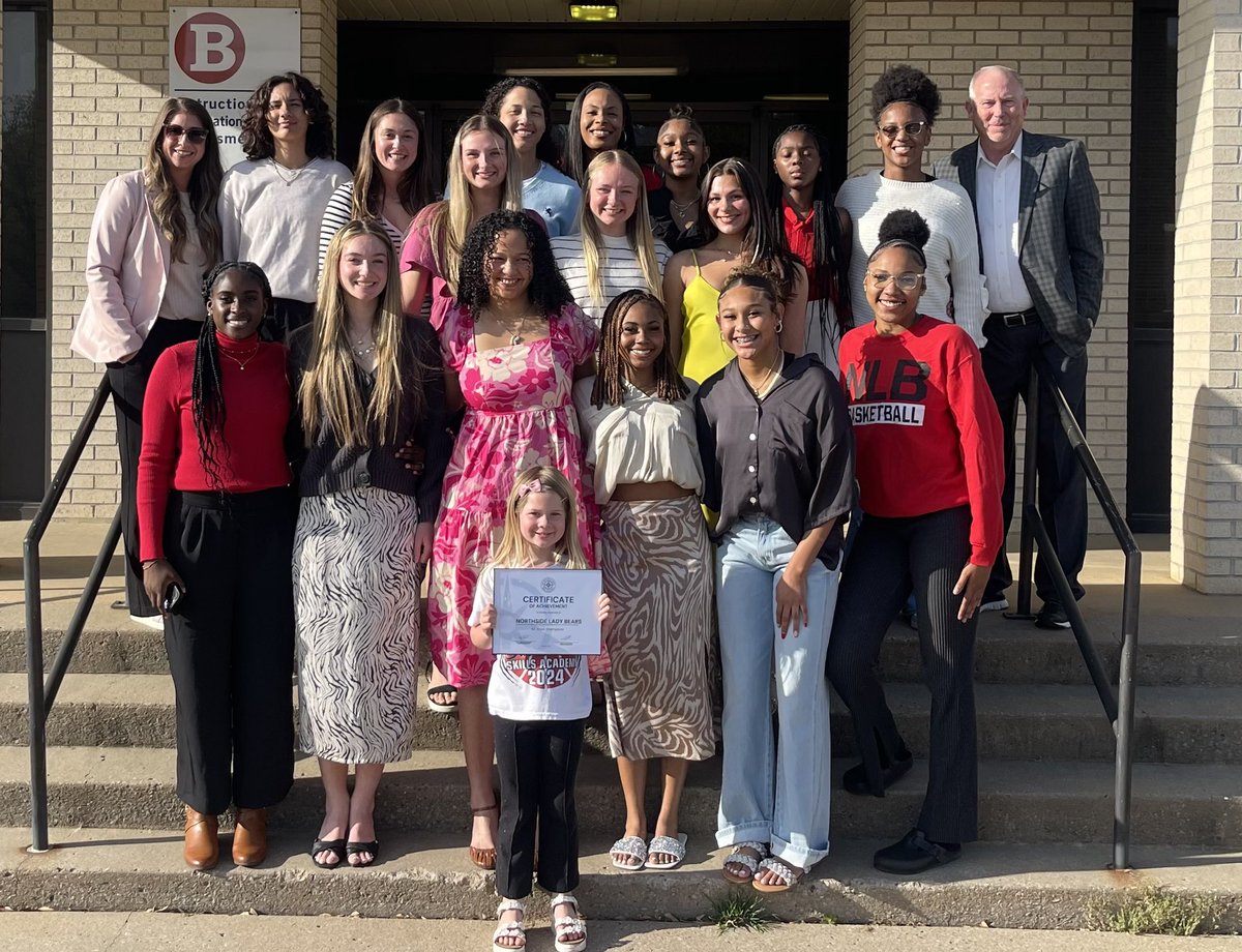 The FSPS school board recognized the state champions this evening 🐻🏀