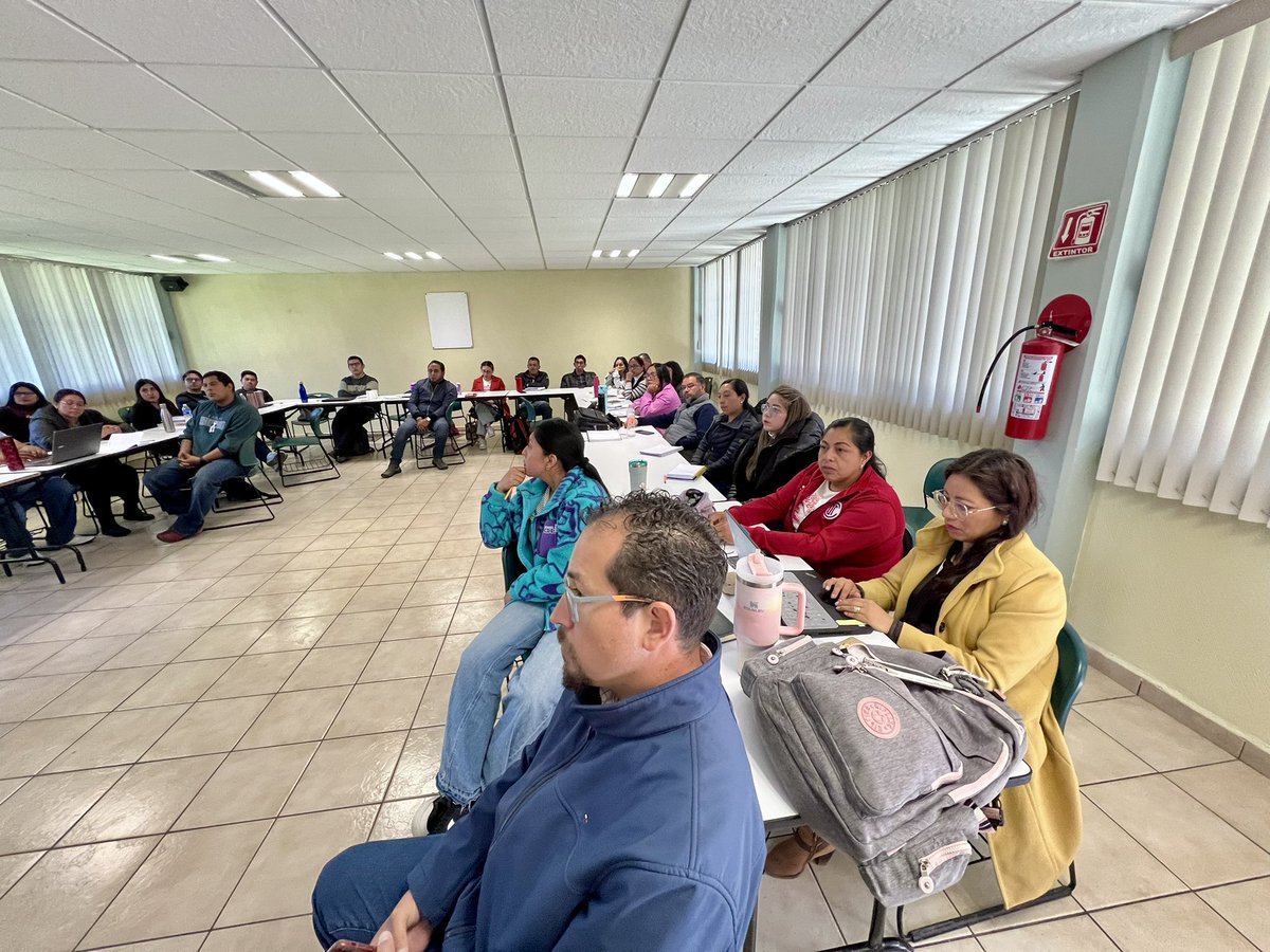 Conalep_Tilapa's tweet photo. Seguimos trabajando por una educación de calidad. Hoy llevamos a cabo nuestra segunda reunión de academias, un espacio de análisis y colaboración donde exploramos las mejores estrategias para fortalecer el aprendizaje de nuestros alumnos.

#ApasionadamenteCONALEP https://t.co/GKiU9blK2Z
