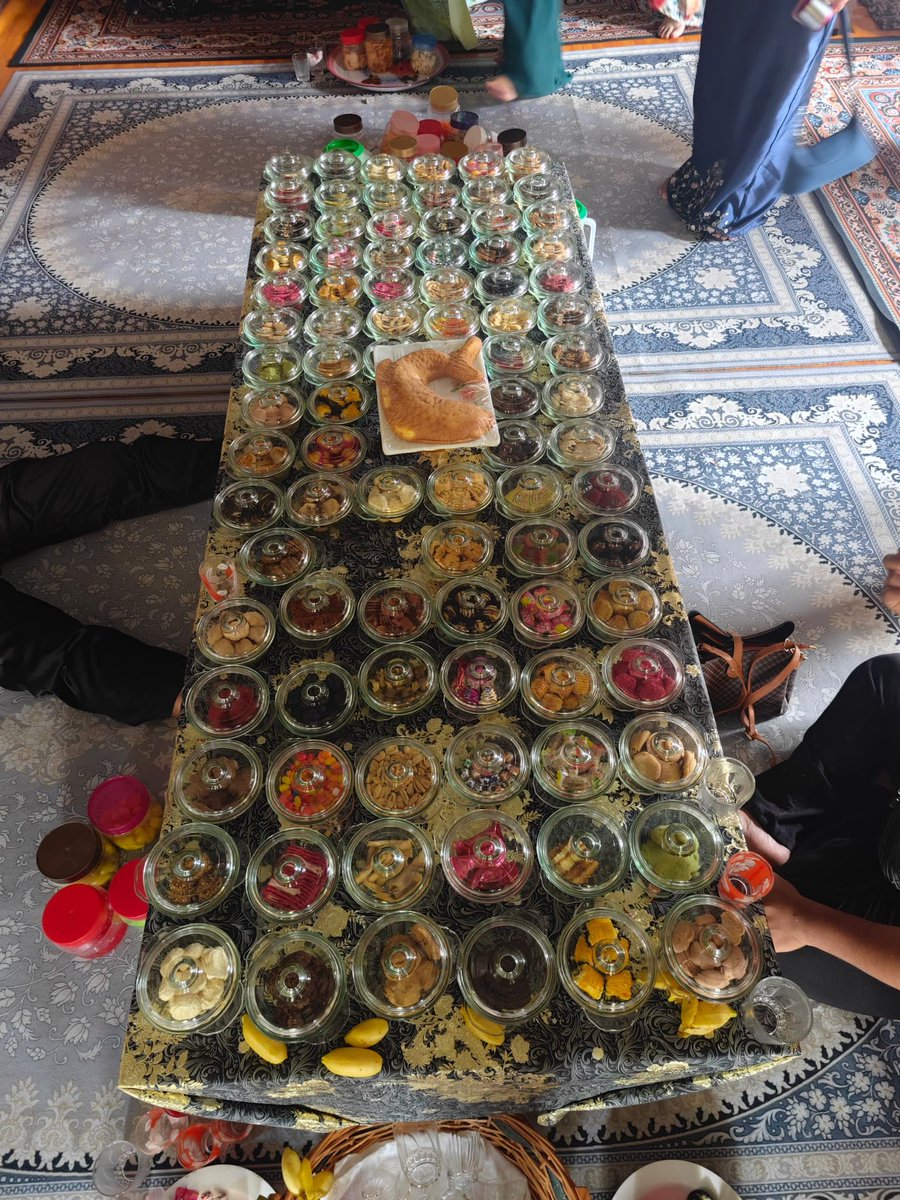 adydayana's tweet photo. Rupanya husband punya side yang viral kuih rayanya tuu haagaahah https://t.co/e28FWBHpG5
