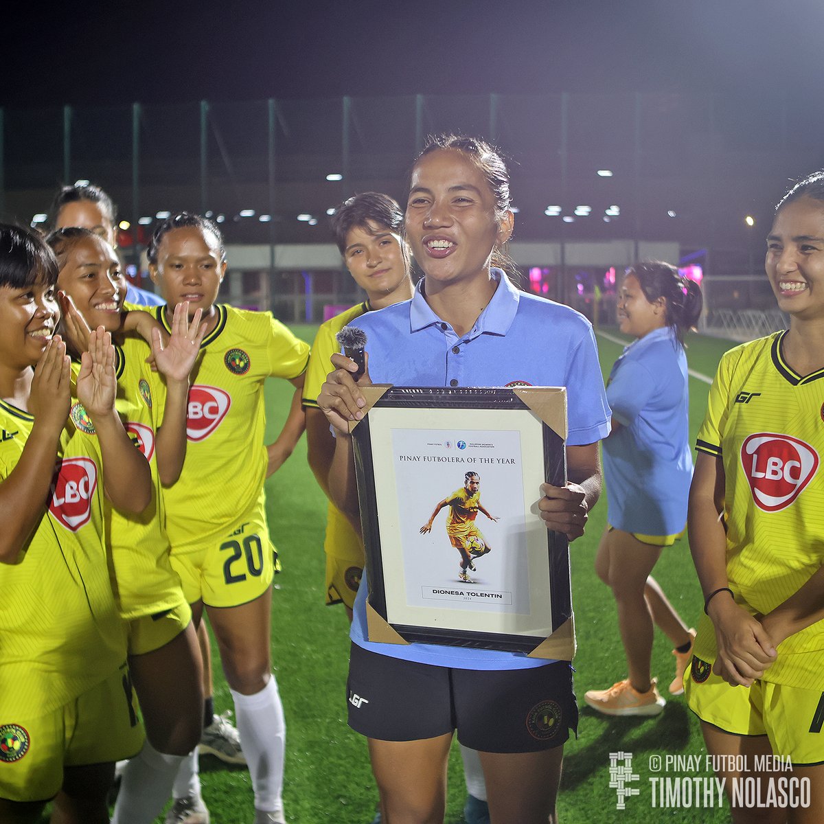 Pinay Futbol (@pinayfutbol) on Twitter photo Flanked by new teammates in <a href="/KayaFC/">Kaya Futbol Club</a>, Dionesa Tolentin was awarded Pinay Futbol โ <a href="/PHWomensFA/">Philippine Women's Football Association</a> Pinay Futbolera of the Year.
Present during the awarding were reps of the selection committee <a href="/ishneak/">๐๐๐๐๐ ๐</a>, <a href="/NatashaAlquiros/">Natasha Alquiros</a>, <a href="/pamcie/">Paula Andrea Marie</a>, <a href="/VenNotBen/">Venice</a> and women's football advocate Jeff Cheng. Flanked by new teammates in <a href="/KayaFC/">Kaya Futbol Club</a>, Dionesa Tolentin was awarded Pinay Futbol โ <a href="/PHWomensFA/">Philippine Women's Football Association</a> Pinay Futbolera of the Year.
Present during the awarding were reps of the selection committee <a href="/ishneak/">๐๐๐๐๐ ๐</a>, <a href="/NatashaAlquiros/">Natasha Alquiros</a>, <a href="/pamcie/">Paula Andrea Marie</a>, <a href="/VenNotBen/">Venice</a> and women's football advocate Jeff Cheng.