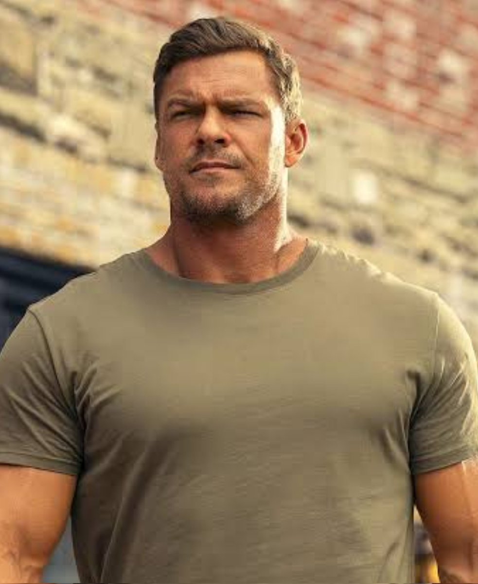 Dc_da_depressao's tweet photo. 🚨É OFICIAL: Alan Ritchson é o novo Batman do DCU!

A informação foi confirmada pelo próprio James Gunn durante a CinemaCon, que ocorre em Las Vegas. https://t.co/1Mld2vwI4E