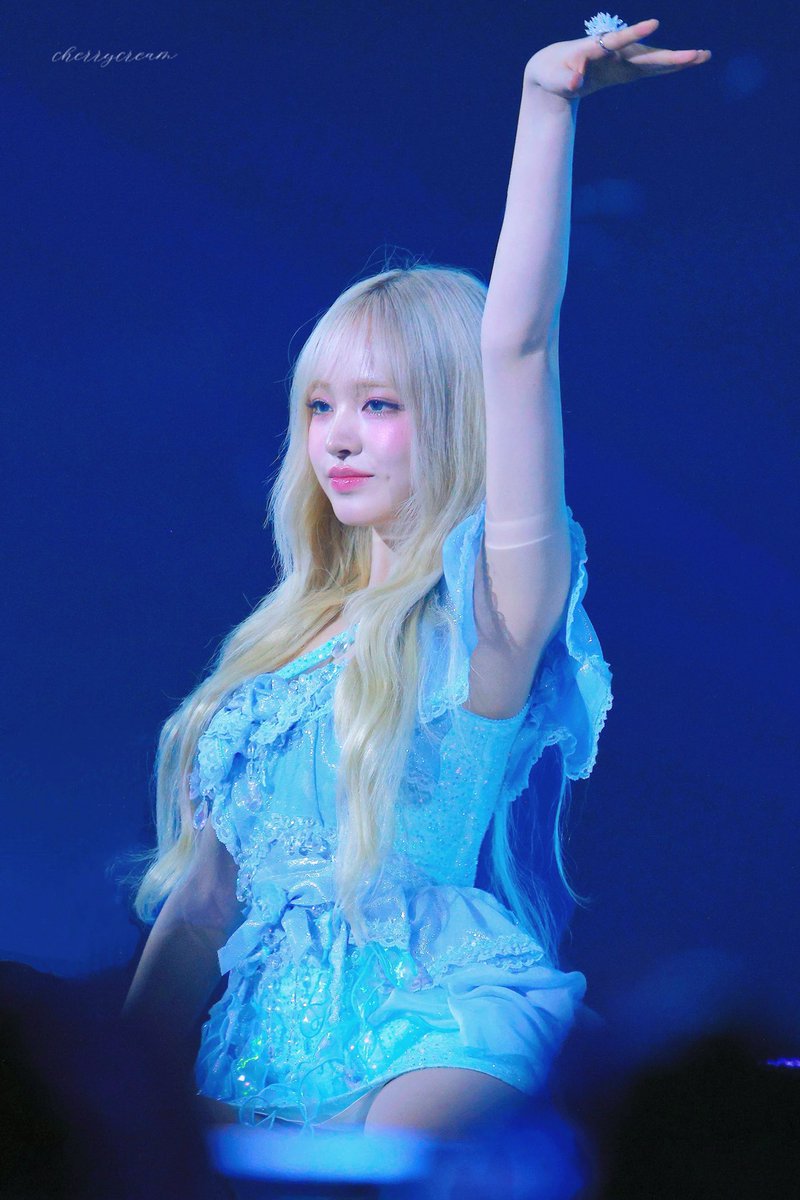 241220KBS
💙

#AprilFoosDay
#IVE #아이브 #LIZ #리즈