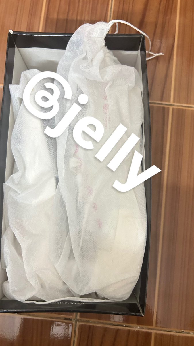 Li08054030's tweet photo. ส่งต่อผ้าใบคิตตี้ jellybunny sz38 990 รส ผ่อนได้ คอลดูของได้ พร้อมโอนลดได้ค้าบบ #รับหิ้วjellybunny #jellybunny
#ส่งต่อรองเท้า #ส่งต่อjellybunny https://t.co/i5EKvE67dW