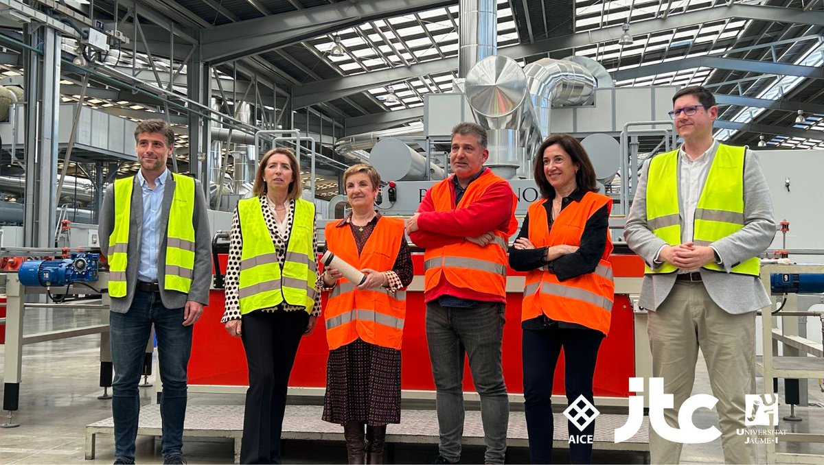 ITC_ceramica's tweet photo. 💡 🌍 CERAMIX AIRA: Innovación para una industria más sostenible 🌍 💡 

Marián Cano, consellera de Innovación, visitó Porcelanosa para conocer de cerca CERAMIX AIRA, un innovador sistema de filtrado. 

🔗 Más info: https://t.co/HKi5r0OQaf

#Innovación #Sostenibilidad #Ivace+i https://t.co/VfL8i9wy7L