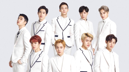 USEXOLUNION's tweet photo. F U SM!

EXO is 9, #XIUMIN, #SUHO, #LAY, #BAEKHYUN, #CHEN, #DO, #CHANYEOL, #KAI--- all should've been informed and sought for availabilities, as long as they are not on special duty (which is #SEHUN). https://t.co/d2YscGO0yT