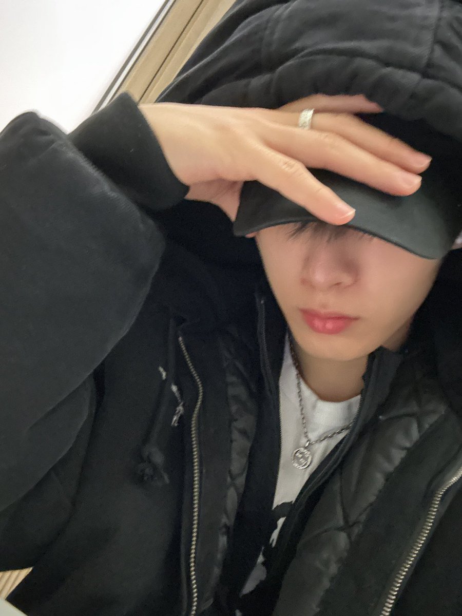 AHOF_official's tweet photo. 이건 선물 🎁

https://t.co/UVvP1XNDxp

#AHOF #아홉
#STEVEN #스티븐 https://t.co/YzDH1k4Vxn