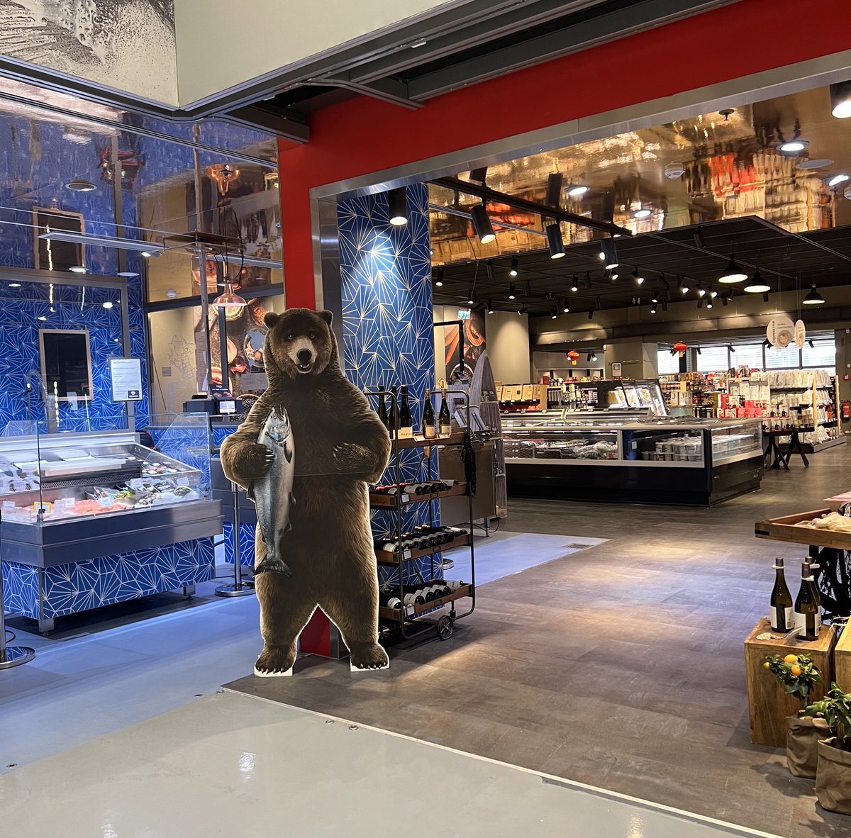 家から1番近いスーパー。
これオモロとかじゃなくて、すごく真剣に、かつピュアな意図でやってる。ドイツのセンスってクセになってやめられないです。