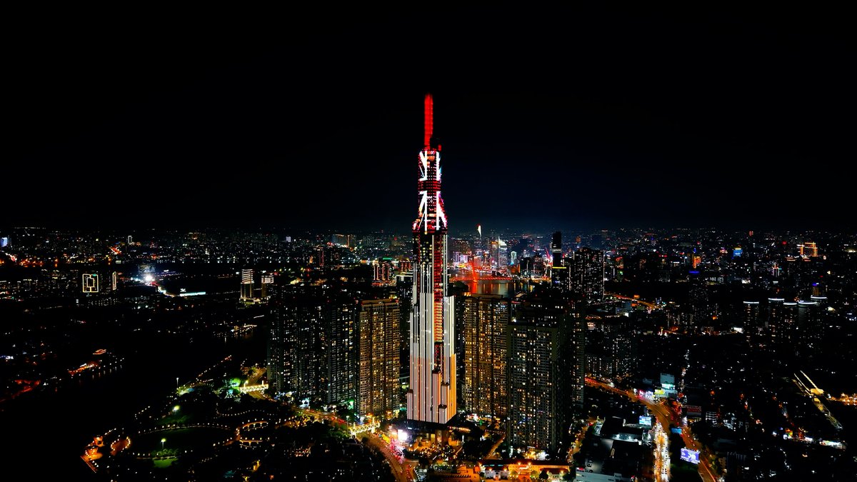 UKinVietnam's tweet image. 🇻🇳🗼🇬🇧 Light up Landmark 81 and Thu Thiem sky LED to mark the UK - Southeast Asia Tech Week 2025 in Viet Nam: Reaffirming the UK’s commitment to promoting technology and innovation cooperation with Viet Nam.

#UKSEATechWeek #GREATTechnology #LightUpLandmark81