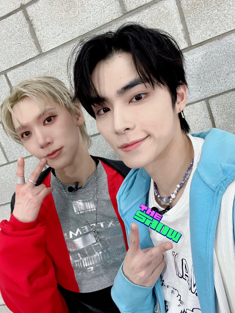 찾았다 내 쌍둥이 🐶🐈‍⬛
내가 찾던 쌍둥이 🐶🐈‍⬛
뜨겁게 안아주고 싶어 ʕ•̫͡•ʔ❤ʕ•̫͡•ʔ

텐횽만 보면 꼬리펠러 가동 형아 조아 강아쥔과 
동생만 보면 놀리기 바쁜 장난꾸러기 텐횽의
꼬숩 달달 쌍둥이 케미💚
#엔프Pick 이 아니면 
어디에서도 볼 수 없을 걸요 (๑•̀ᴗ-)

#더쇼 #스윗쥔 #샤오쥔