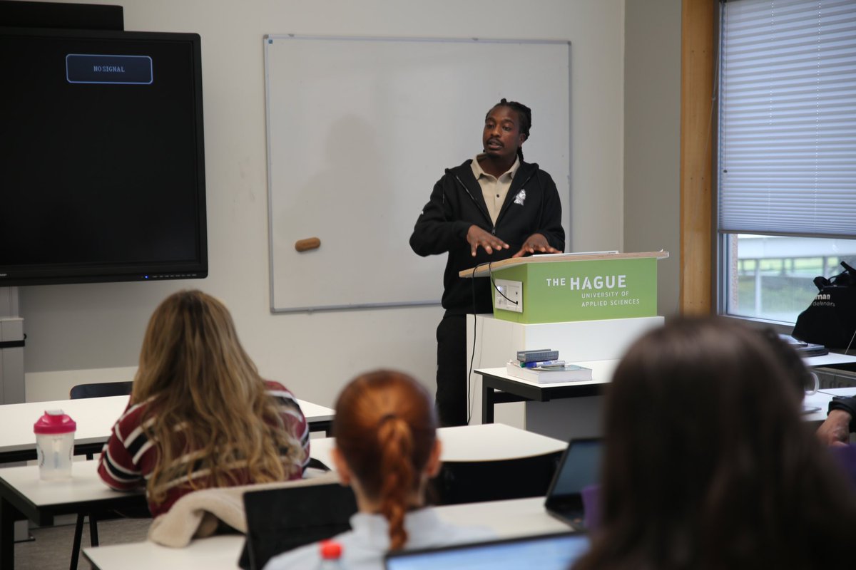 WillieOeba's tweet image. Kijana Wa Bondeni Primary Lecturing Law Students At The Hague University Of Applied Sciences
On How To Use Words Effectively To Express Oneself Freely.
Mambo Ya Mungu Haieleweki.
Langu Jicho !!