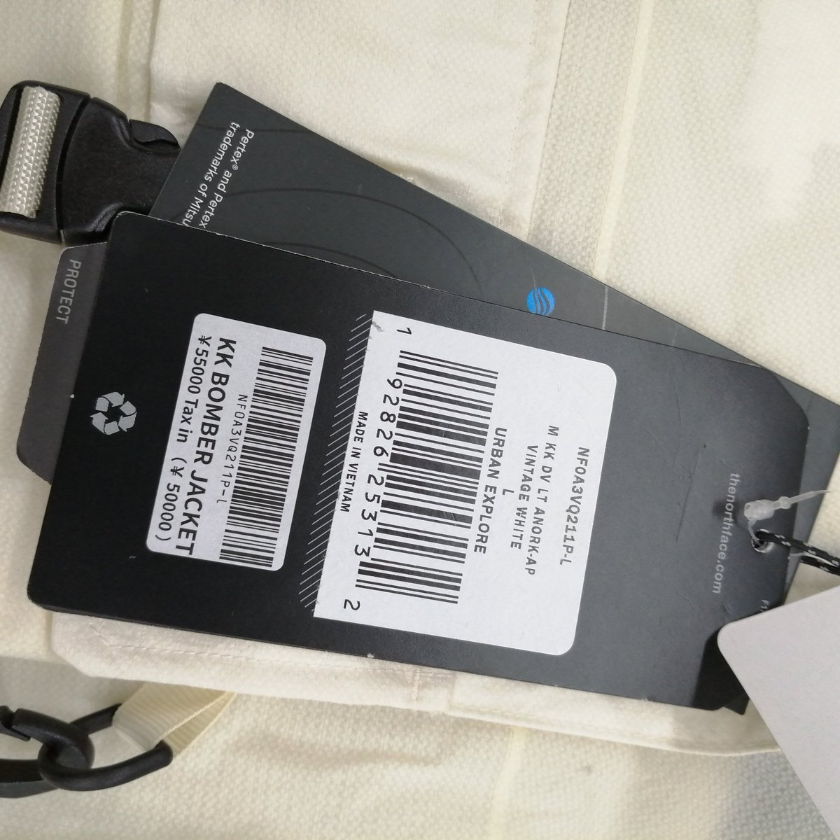 offhouse13030's tweet image. お疲れ様です(*,,ÒㅅÓ,,) 
#NORTHFACE の #ライトアノラック が入ってきました✨
#倉石一樹  さんデザインの海外𝐍𝐨𝐫𝐭𝐡 𝐅𝐚𝐜𝐞！です！！
#お洒落 #未使用だよ #ファッション #今日は #エイプリールフール #でしたね #企業公式がお疲れ様を言い合う