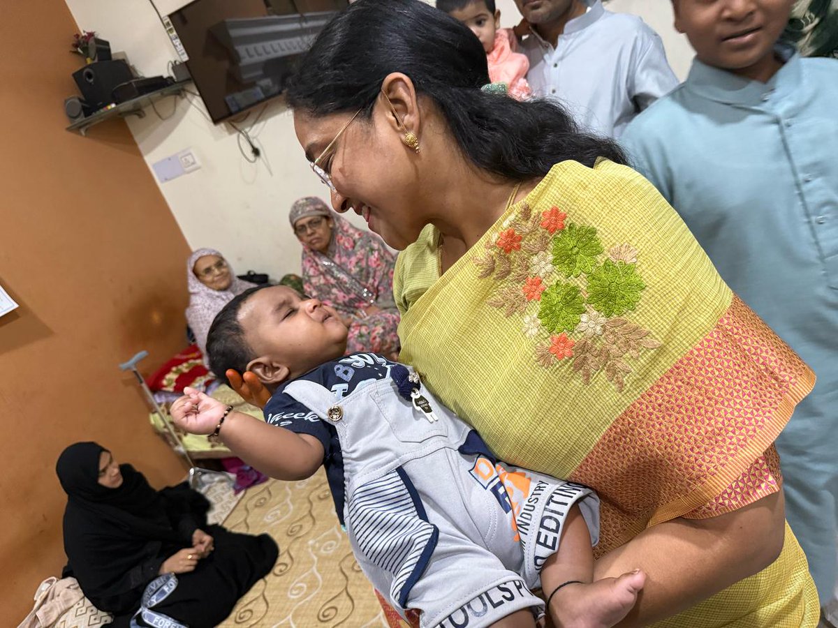 jyothsna_tdp's tweet photo. Shared a blessed Ramadan evening with my dearest Muslim brother and his family. Embraced the warmth of togetherness – this is the soul of India. 

Faiths may differ, but hearts remain united.
#RamadanMubarak #UnityInDiversity #TDP4All https://t.co/FuoAw9KApZ