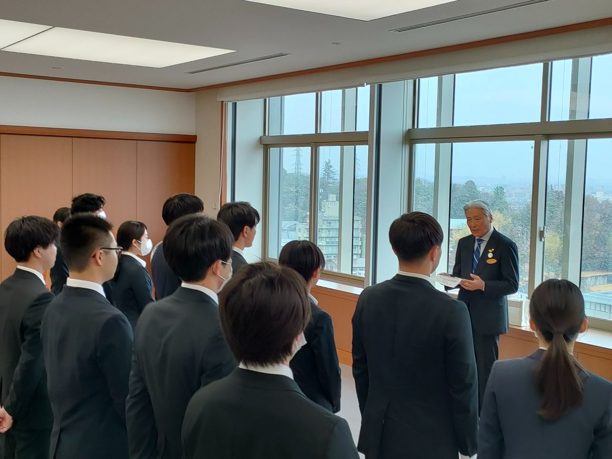 tochigitic's tweet photo. 【栃木県養成医師への知事訓示】
自治・獨協（地域枠）を卒業した医師16名が、栃木県職員として採用され、🩺初期臨床研修🥼をスタートします。
16名の方々には栃木県庁で福田知事から激励の言葉が贈られました。
とちぎ地域医療支援センターは医師としての第一歩を踏み出した皆さんを応援しています📣 https://t.co/tt8tZwb3eA