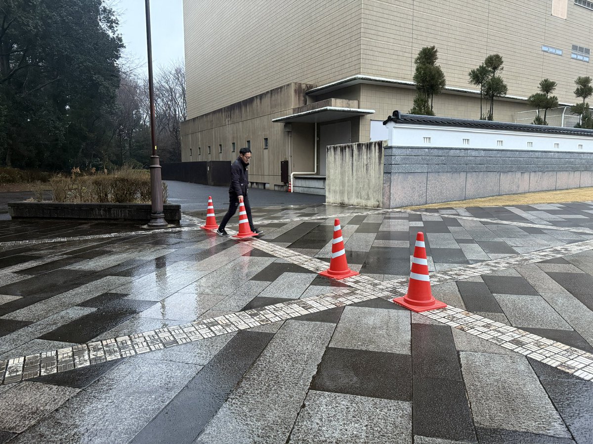 next1129a's tweet photo. 少し前ですが、某所で大型防災訓練にドローン部隊で参加しました。
早朝準備中は小雨でしたが、雨上がりのタイミングでドローン実践。
電気・ガス会社、郵便局、消防、警察、自衛隊も参加。自衛隊による炊出しご飯もいただけました。中々実りのある訓練でした。

#ドローン
#防災訓練
#BCP https://t.co/S1PhCHWQRU