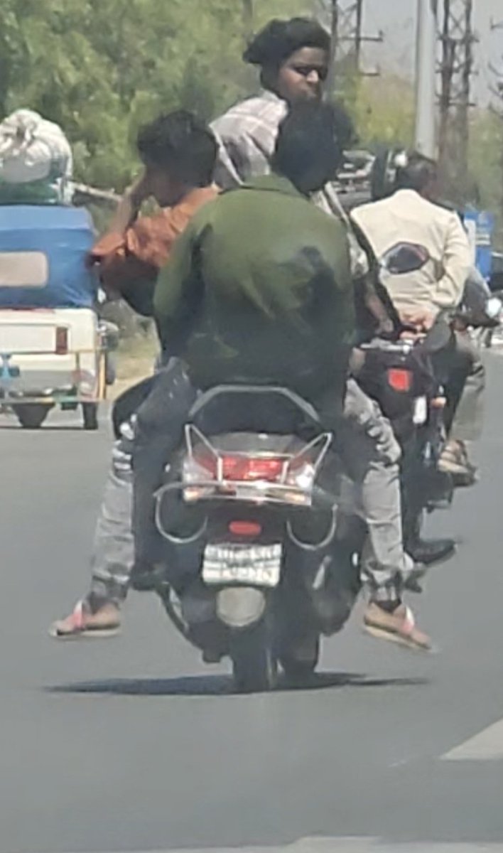 moipuneet's tweet photo. @spunkypadrone @mathurapolice @mathuratraffic @Uppolice @adgzoneagra @igrangeagra @dmmathura7512 https://t.co/YSAPMx0DJ9