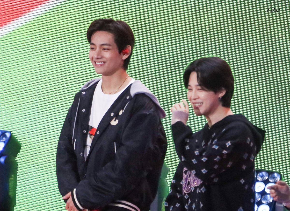 구오즈는 사랑입니다. 💜💜💜💜
스윗보이들 여기있습니다 🙋‍♀️

#aprilfoolsday2025 #AprilFoolsDay  #BTS #방탄소년단 #지민 #태형 #JIMIN #V