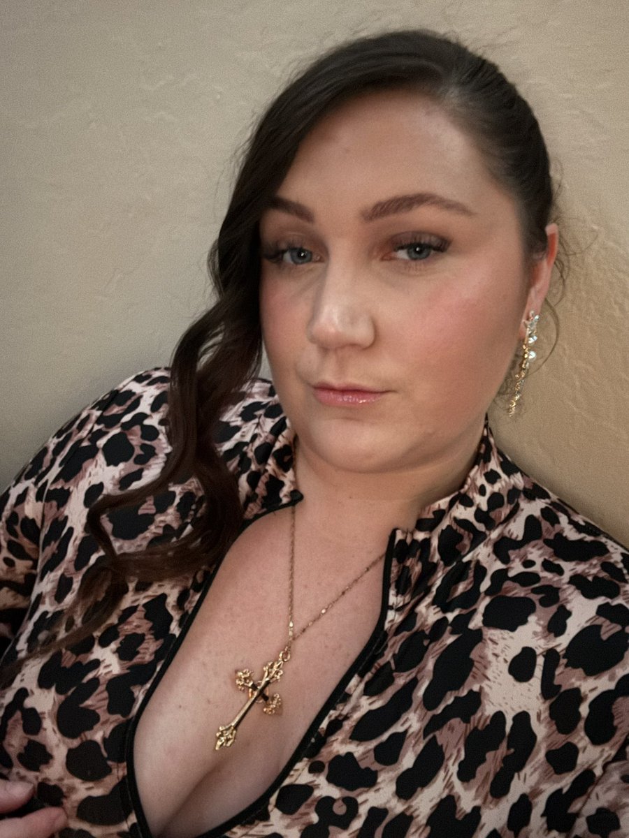 ForevaDatBitch's tweet image. Too PRETTY to care 💋