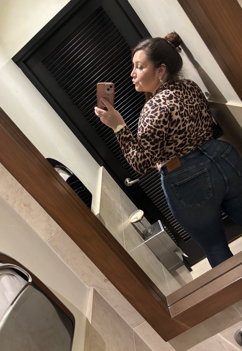 ForevaDatBitch's tweet image. Too PRETTY to care 💋