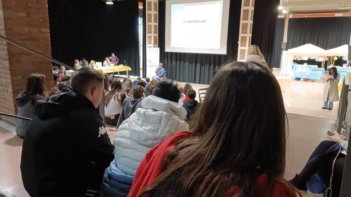 pfi_fmpla's tweet photo. Escoltant a David Bonvehí per entendre que és possible una manera diferent de fer economia i esdevenir una societat més justa #alumescoop @fundaciompla @pfi_edu https://t.co/T0cirU03ae