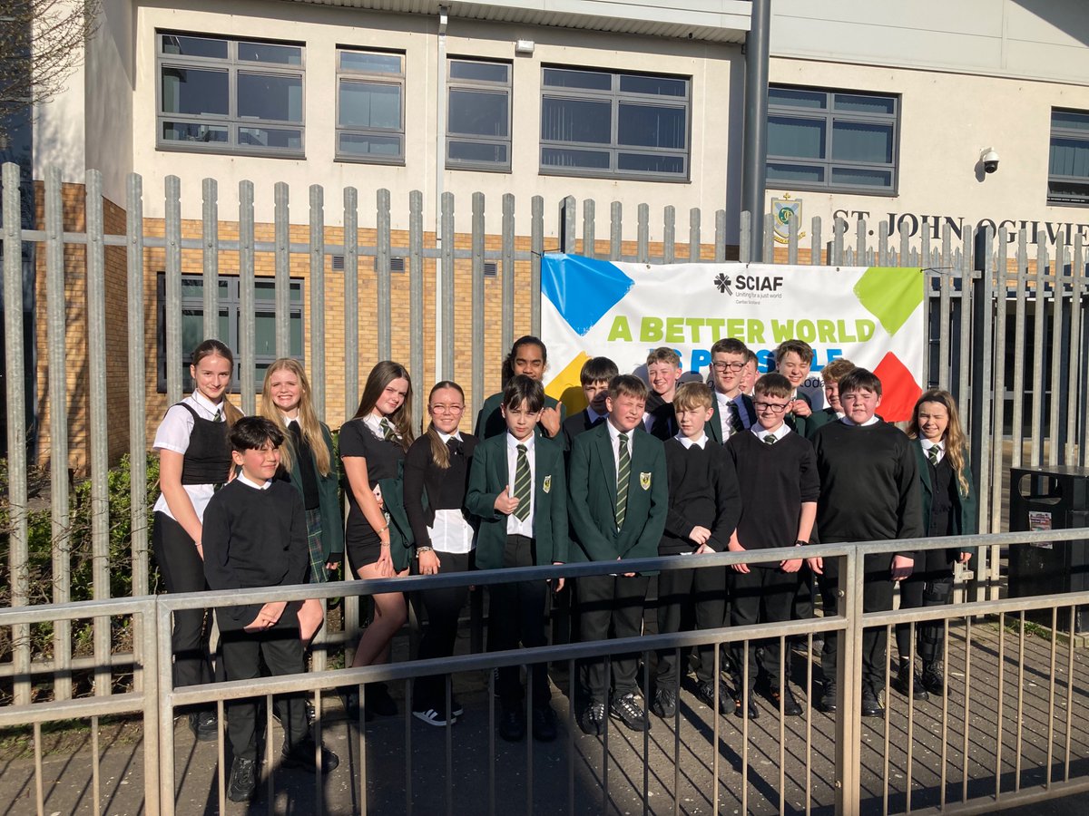 #biglentwalk Day 2 <a href="/StJOHS/">St John Ogilvie HS</a> 1G clocking up the miles! #lent #fastpraygive <a href="/sciaf/">SCIAF 🧡</a>