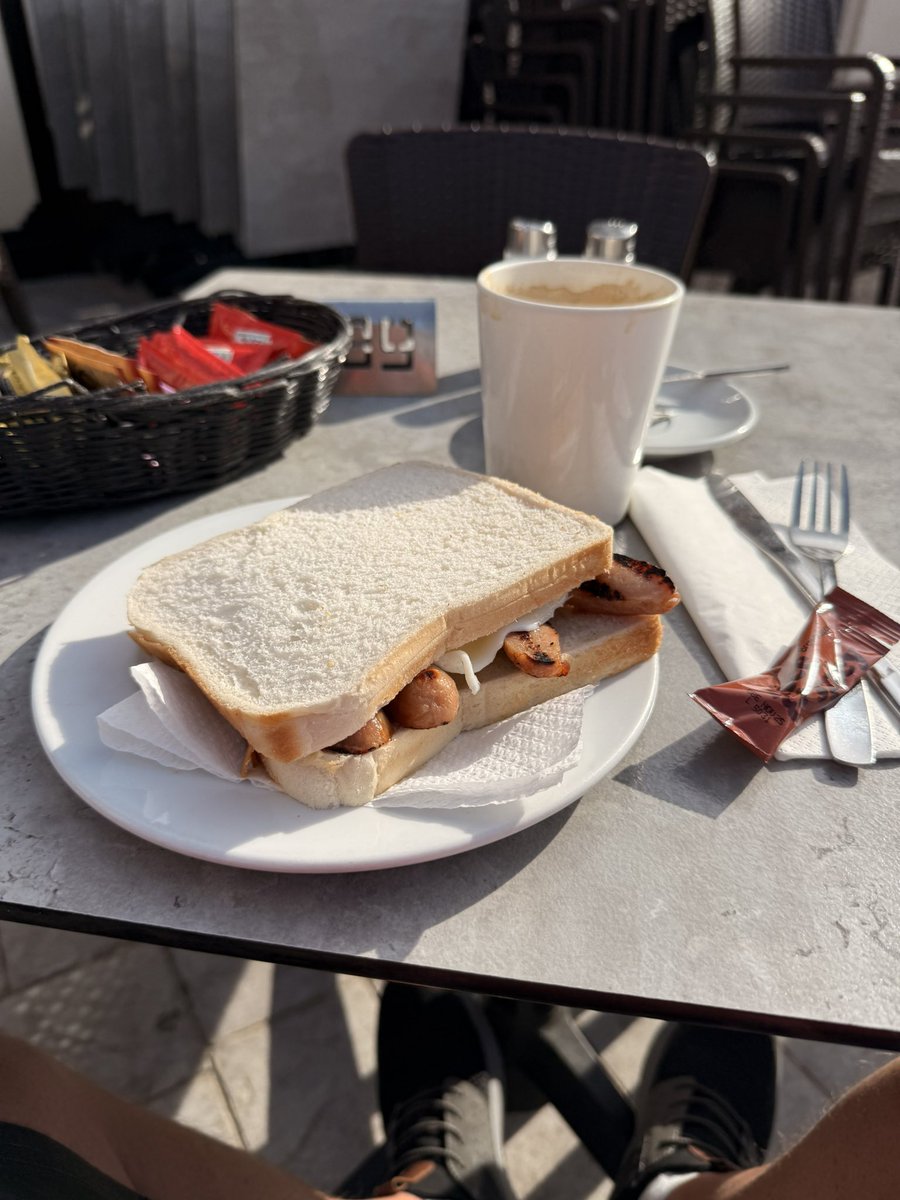 Rugbylad37's tweet image. Ady getting his teeth cleaned so I decided to go for a 2nd breakfast 🍳 large coffee and a sausage and egg 🍳 butty 👌🤣🤣🤣