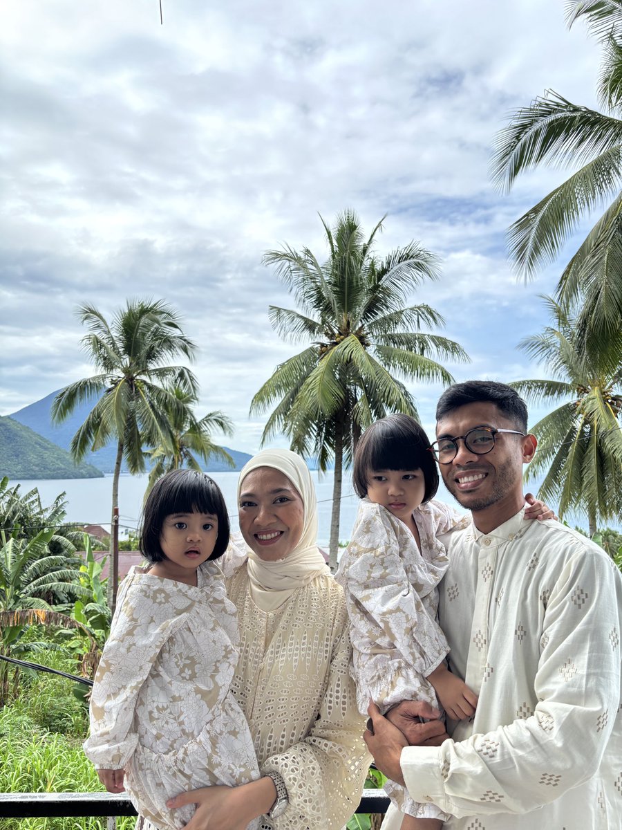 fathulrizky's tweet photo. Eid Mubarak! 💚 https://t.co/E6F5KldmGp