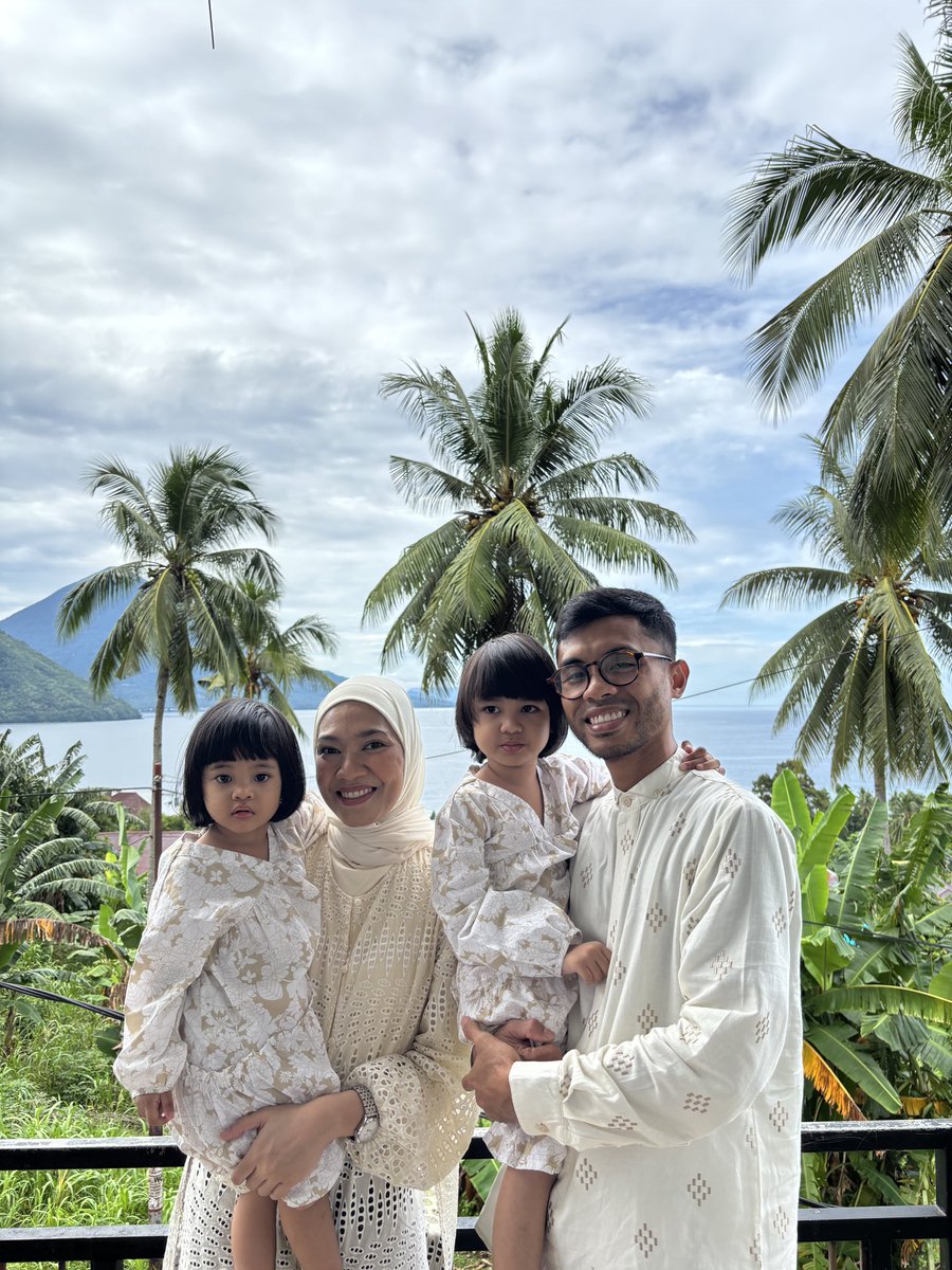fathulrizky's tweet photo. Eid Mubarak! 💚 https://t.co/E6F5KldmGp