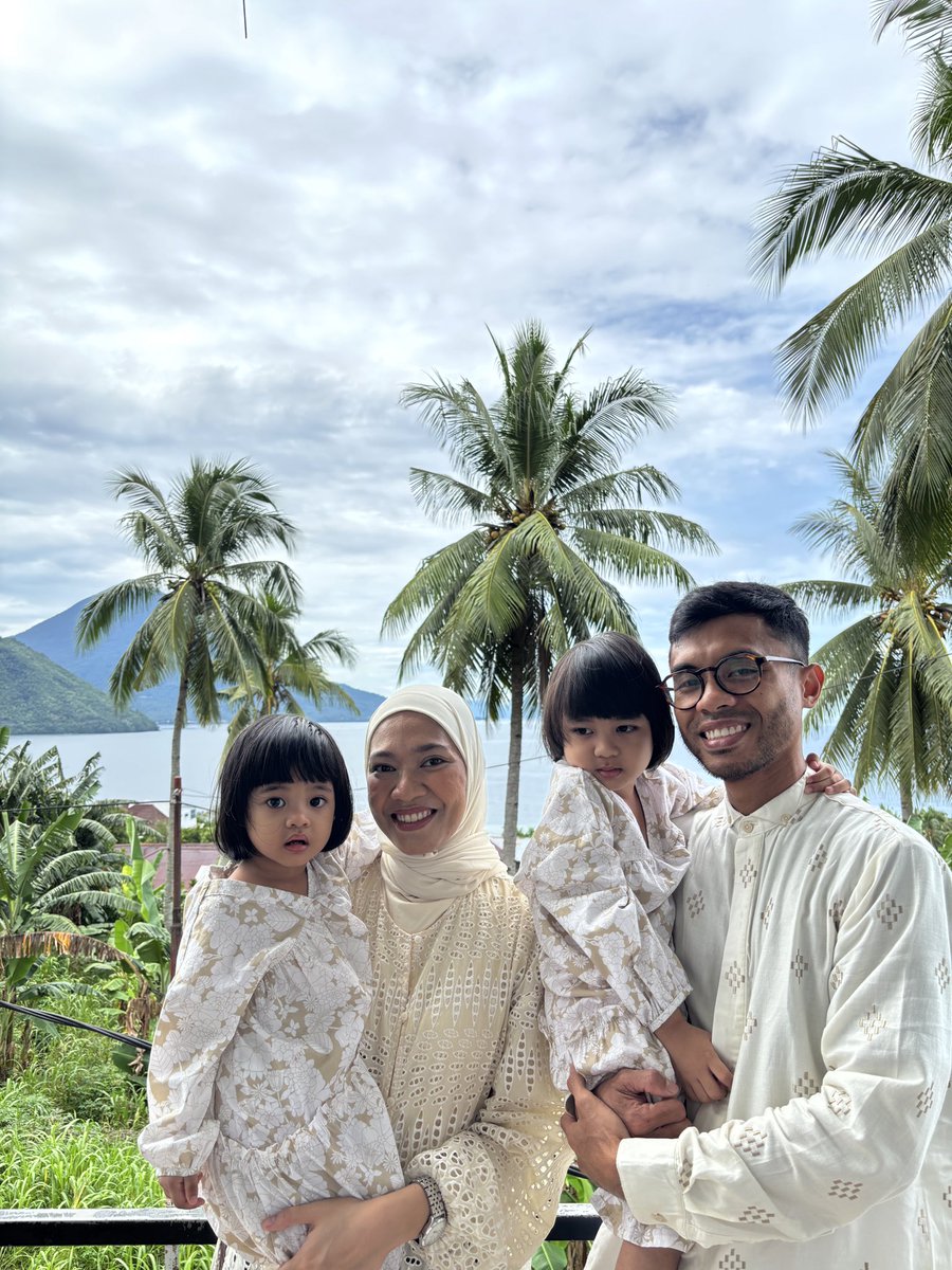 fathulrizky's tweet photo. Eid Mubarak! 💚 https://t.co/E6F5KldmGp