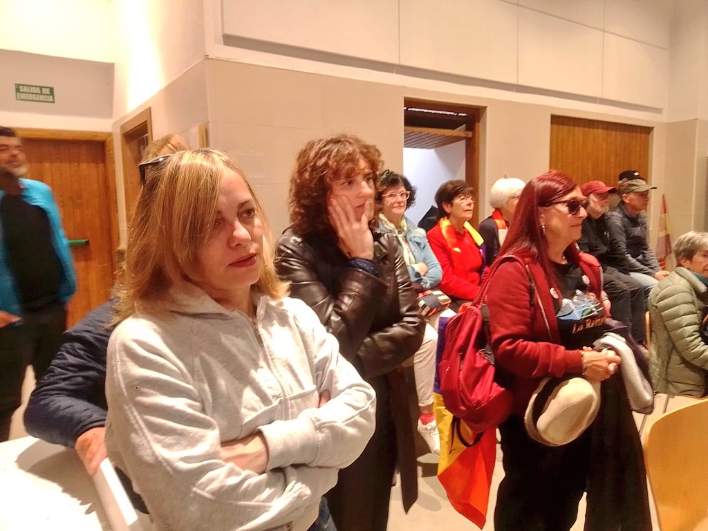 "De Málaga als Pirineus". Avui som amb #LaRetirada en la seva marxa per recordar l'èxode republicà. Una mestra d'història de València explica preocupada q qui no coneix la història està condemnat a repetir-la, més amb els temps q corren. Així és. I aquesta és tb la nostra lluita.