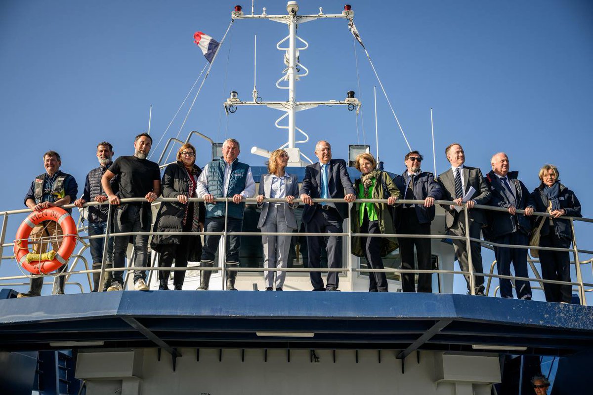 Avec le Commissaire européen <a href="/CostasKadis/">Costas Kadis</a> dans le Morbihan pour parler avenir de la pêche, de la conchyliculture et de l’aquaculture. 

Ici, on voit les défis : pollutions, crises sanitaires, pression sur les écosystèmes. Mais aussi des innovations concrètes, comme l’aquaculture