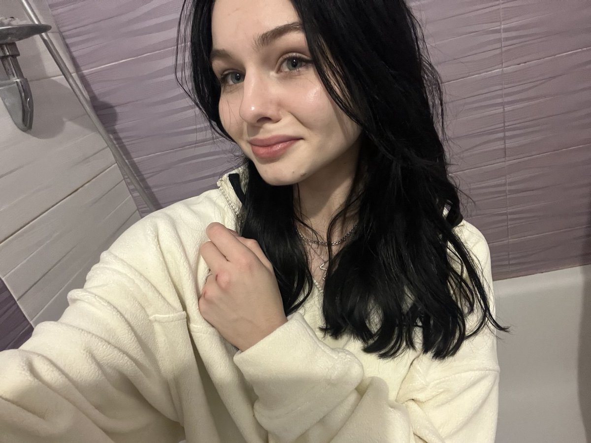 can you just come here and pick me up?😘📷
onlyfans.com/yanova_free/tr…