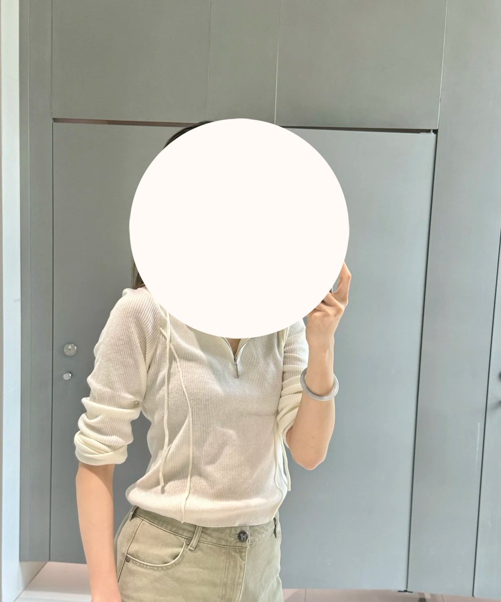 lylor7's tweet photo. ootd#1 https://t.co/gLus9Jo5IA