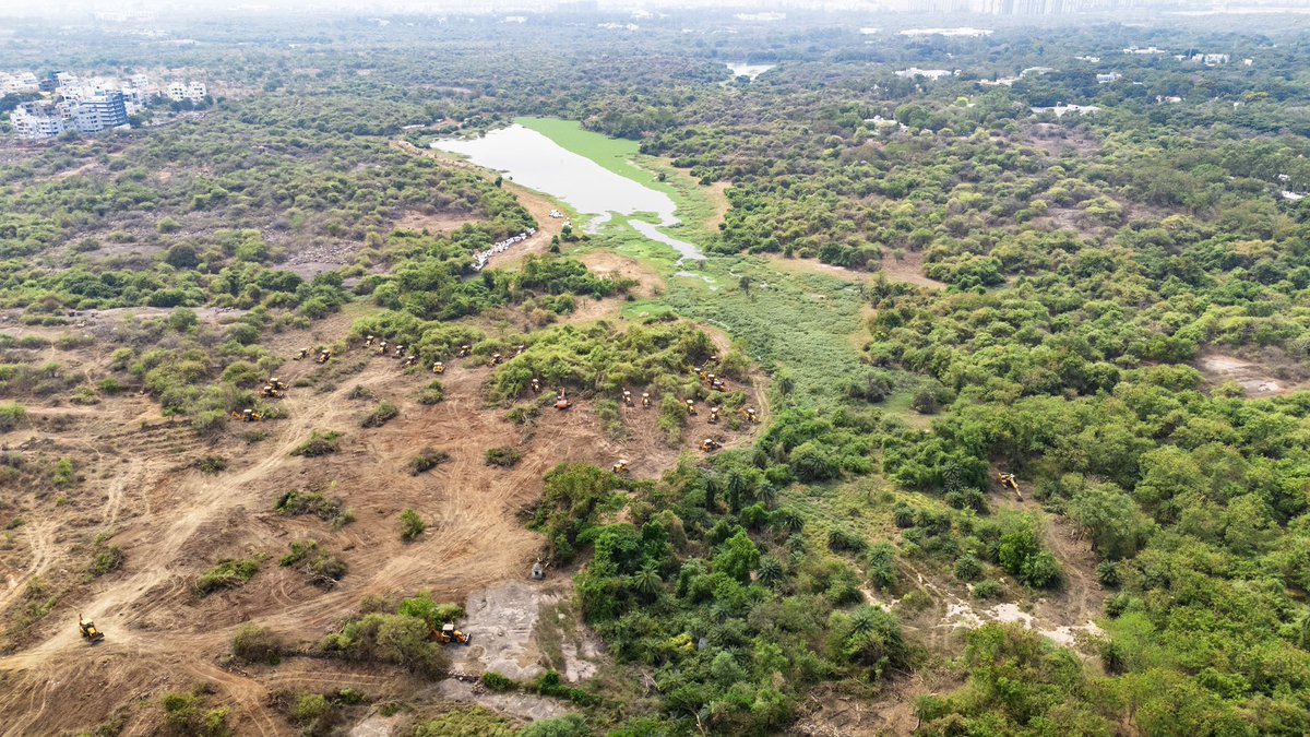 NAR_Handle's tweet photo. • Govt first said there was no water body here. Hours later, pictures of the water body surfaced.

• Govt then claimed everything was done in agreement with HCU. Hours later, HCU clarified that no survey was conducted & denied agreeing to any land demarcation.

Why the rush? Why the blatant lies? Why stoop so low? All for what? ‼️

(5/N)