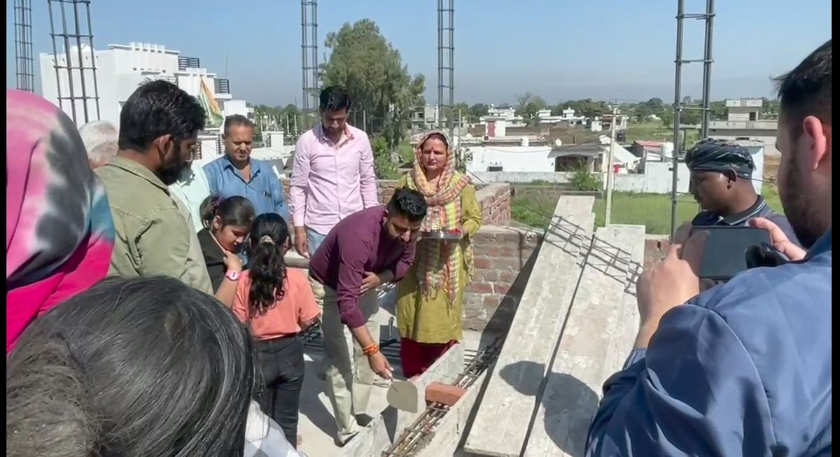 partapsinghIND's tweet image. To provide free accommodation to the devotees coming to visit Baba Jeeto Ji,A new hall is being built by our friend Vijay,Today the foundation stone of which is being laid.@dograjournalist @jkmediavimal @OfficeOfLGJandK @RavinderRaina @Deepak_Basohli @DeepikaPNath @ZorawarJamwal