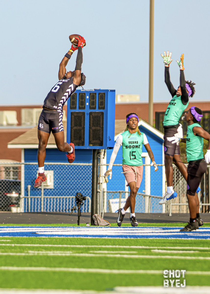 TYLERREEDCTX's tweet image. Soar with purpose, and success will find you.🦅

My time is NOW🔥🔥🔥

With or without pads, same results! 

5’10”
170LBS
ATH
C/O 2028

@DannyServance @CoachWill1424 @coachkellison63 @EllisonAnd @EHSBoys_BB @247recruiting @On3Recruits @RecruitEllison @RespectxSports @TXTopTalent…
