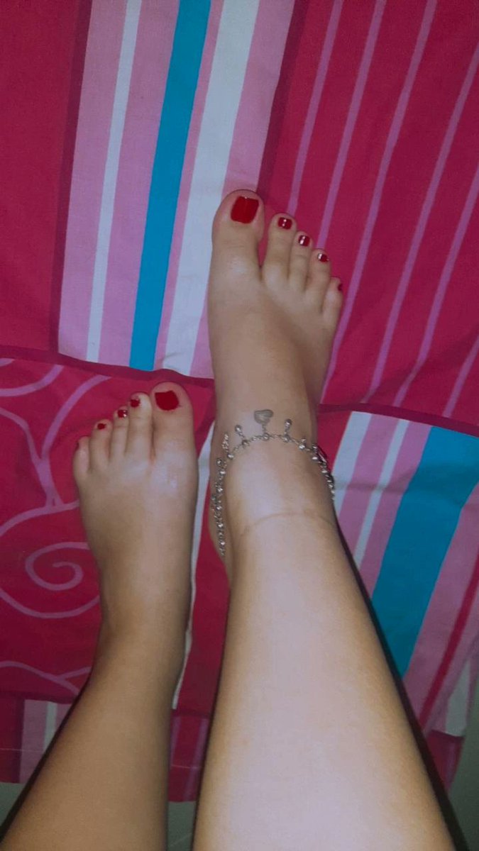 Valen_Benachi's tweet photo. Quien quiere fotitos de pies? 😜 #hot #pies #fotosyvídeos #fotosyvideos #fotos #fotospies #vendo #vendofotosdepies #pies #patas https://t.co/ZpZmHYu9SM