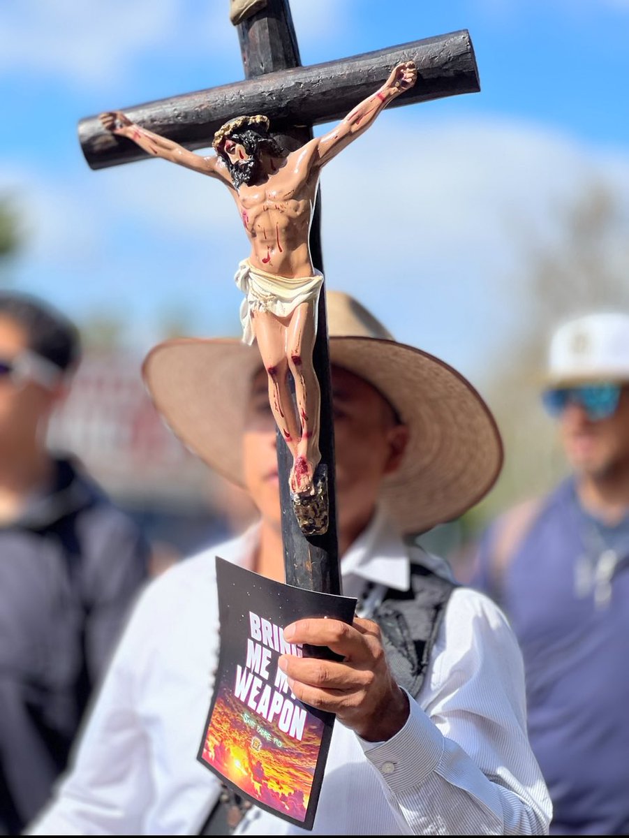 jmjcat3's tweet photo. The power of the Rosary in the hands of a praying man is a formidable threat to evil. Those that are called to be leaders in the community, families, and parishes need to embrace it. Not that life will get easier, because most certainly it wont, but FAITH https://t.co/mCHBceG5O8