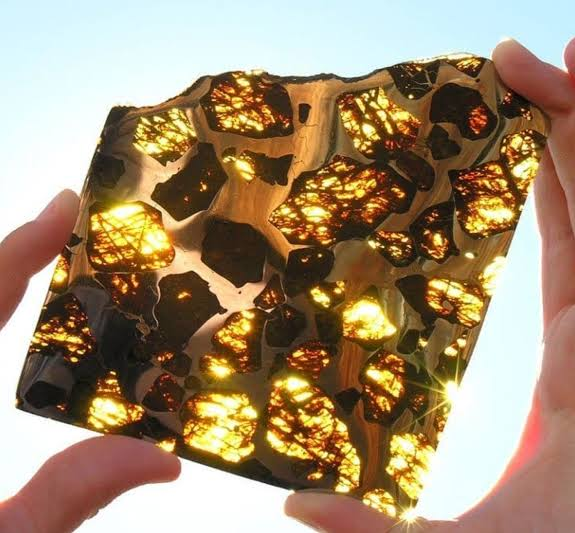 bella03046598's tweet photo. #pallasite #meteorite #space #scifi #surreal #genrefodder #light https://t.co/IrAjm1zWLt