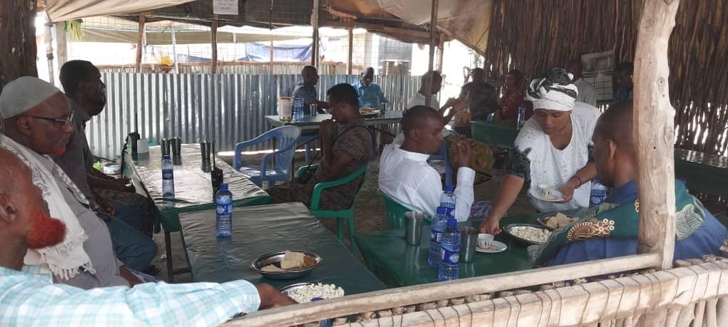 aussom_'s tweet photo. #AUSSOM #ENDF Commander at Berdale FOB, Col. Tenko Tariku, met with local officials & elders to discuss security in Berdale & surrounding areas.

Col. Tariku extended Eid-ul-Fitr greetings & commended joint efforts of local administration, Somali Security Forces (SSF), and #AUSSOM #ENDF troops in thwarting Al-Shabaab threats during Ramadan.

He reaffirmed #AUSSOM’s commitment to supporting #SSF in protecting communities & property.

Berdale District Commissioner, Mohamed Isak Hassan, thanked Col. Tariku for the warm welcome & pledged continued collaboration to counter insurgent threats. #AUSSOMInTheSectors