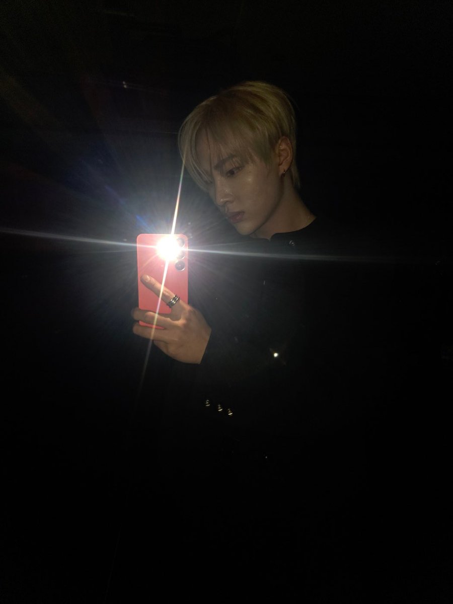 BAE173_member's tweet photo. [#무진] 

🫵👍

#BAE173 #비에이이173 
#MUZIN https://t.co/eWcFm46gCc
