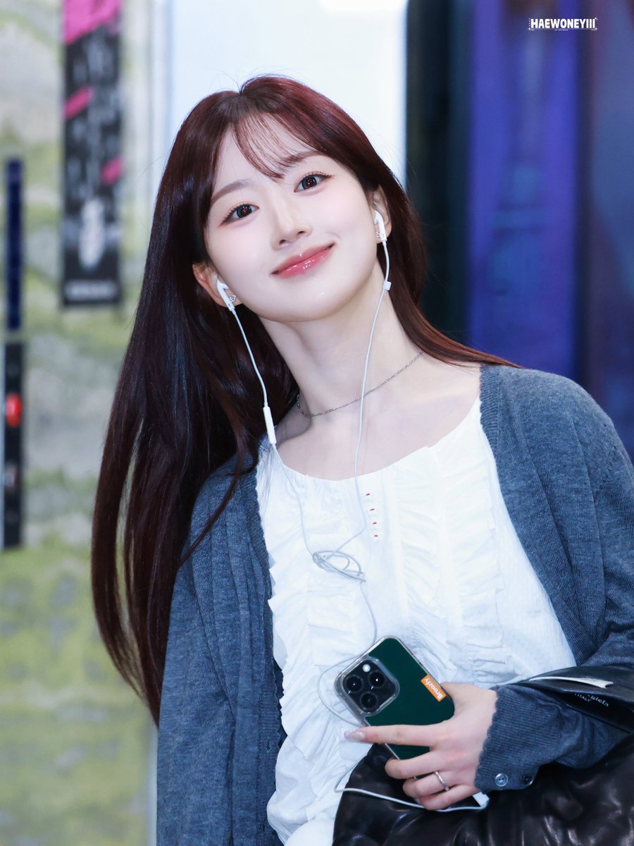 haewoneyiii's tweet image. 250401 HQ

🥰

#NMIXX #엔믹스
#해원 #HAEWON