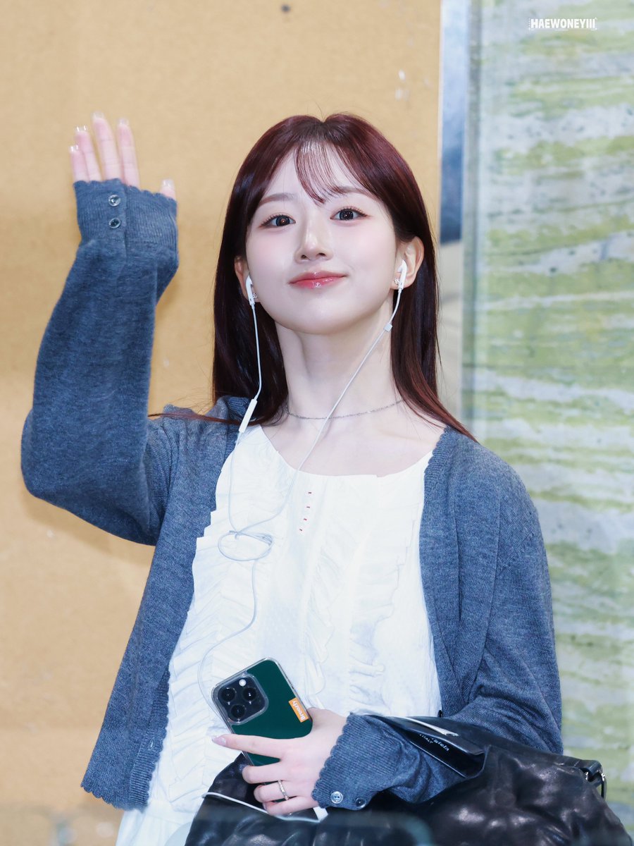 haewoneyiii's tweet image. 250401 HQ

🥰

#NMIXX #엔믹스
#해원 #HAEWON