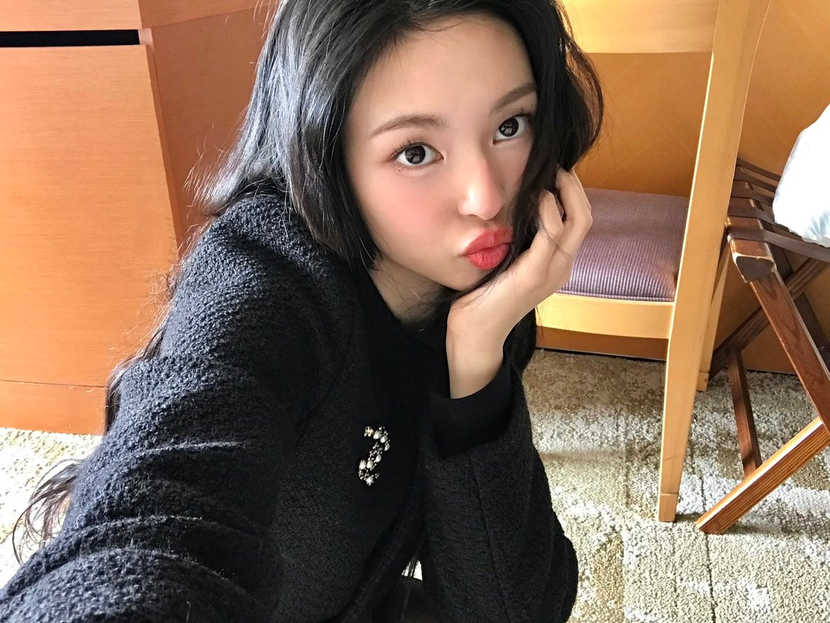 iamOLDMONS7ER's tweet image. สาวน้อยมาวีเวิร์สจ้า🤍🐈‍⬛
#CHIQUITA