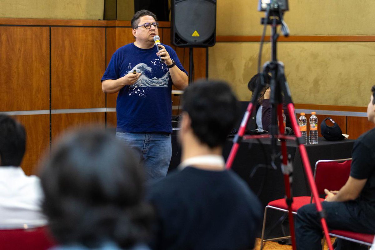 les lleve la palabra de AWS ahi en <a href="/kcd_mexico/">KCD México</a> - gracias a <a href="/HazzimIO/">DATO PROTEGIDO ⛩ (hazzim.bsky.social)</a> por sonsacarme.