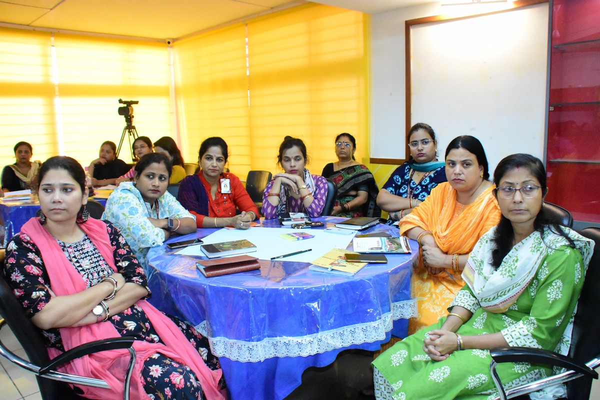 SAI_Edu_In's tweet image. On 25 March 2025, Class-I educators participated in the second day of the Teachers&apos; Development Program, facilitated by the esteemed Mr. John Snell.
#learntounlearn