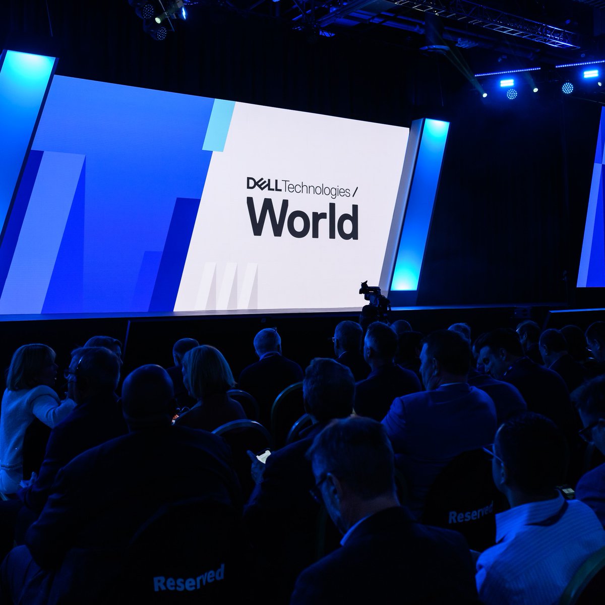 Be front row this May in Las Vegas at #DellTechWorld as Michael Dell, Jeff Clarke, and other industry leaders discuss technology trends and solutions and reimagine what's possible.

Explore speakers: del.ly/6018FTQc2
Register now: del.ly/6011FTQcf  #iwork4dell